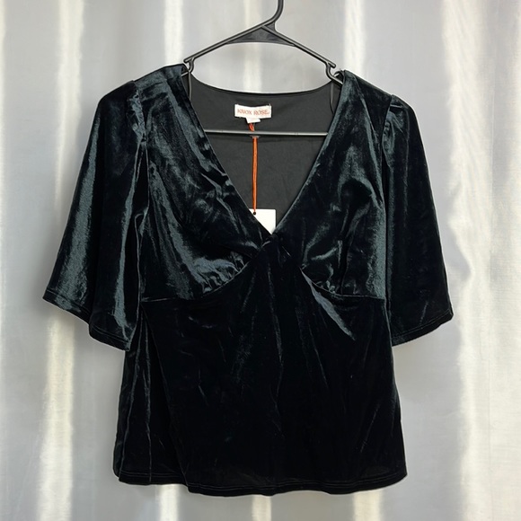 Knox Rose Tops - Knox Rose women’s top. 1595